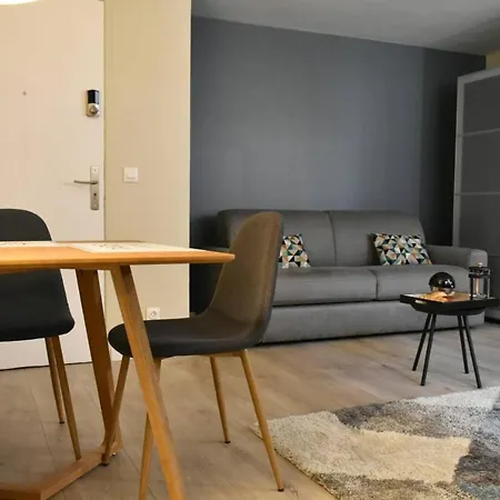 Large And Modern Studio Near Charonne Апартаменты Париж