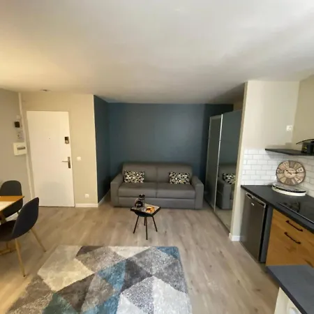 Large And Modern Studio Near Charonne Париж