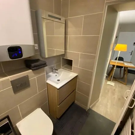 Large And Modern Studio Near Charonne Апартаменты Париж