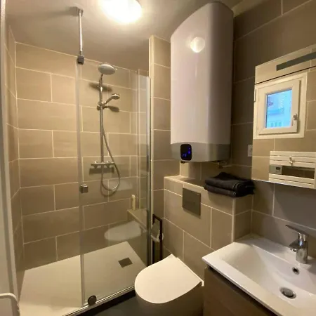 Large And Modern Studio Near Charonne Париж